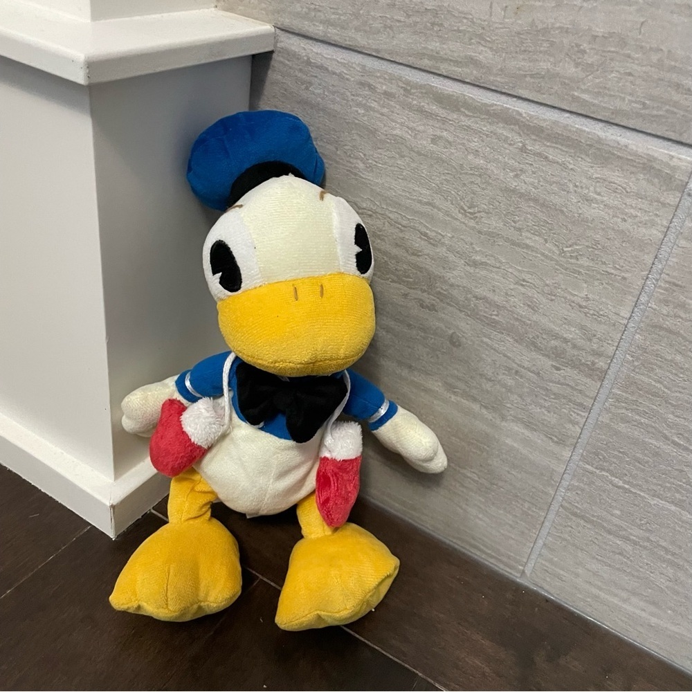 Disney Store Vintage Donald Duck Christmas Mitts Plush Stuffie